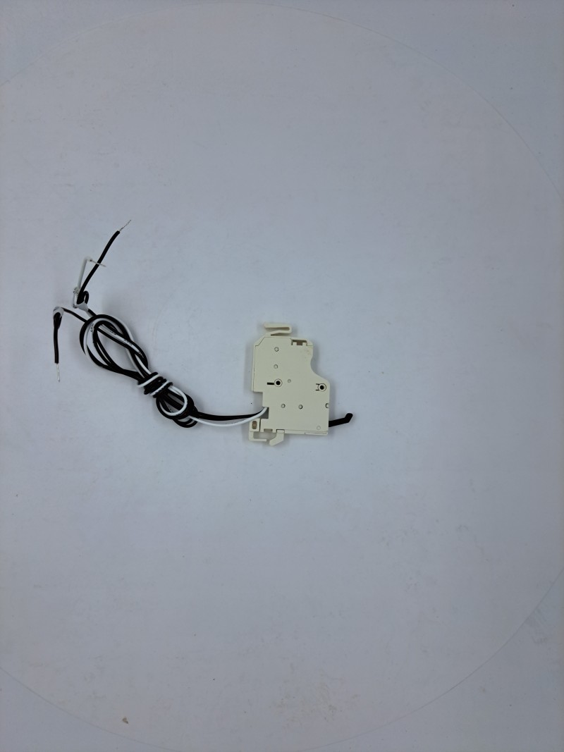 Дополнительный контакт YCM8 400